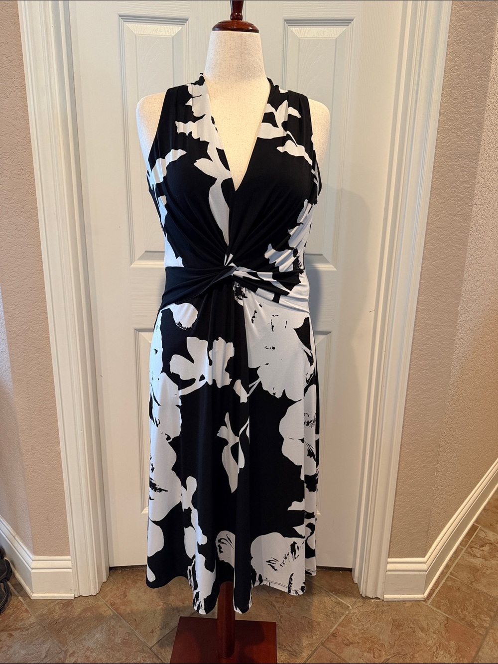 WHBM Black & White Floral Knot-Front Midi Dress (8)